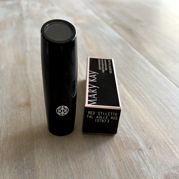 Mary Kay® Gel Semi- Matte Lipstick Multiple Colors - Picture 2 of 8